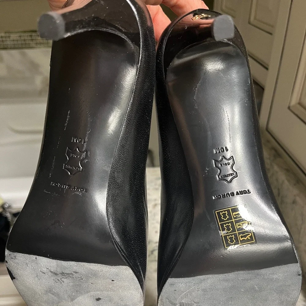 TORY BURCH BLACK PUMPS SIZE 10 - Picture 4 of 6